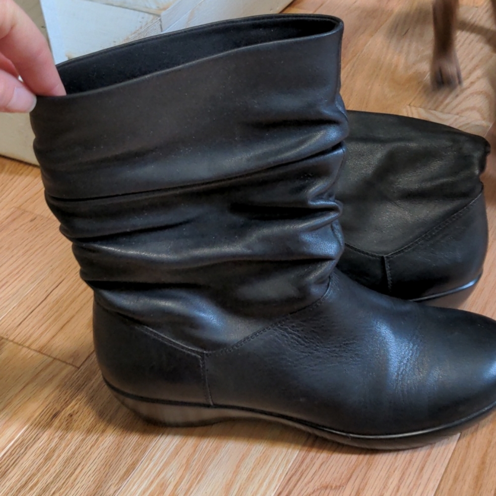 Scrunch wedge black Dansko boots, size 38